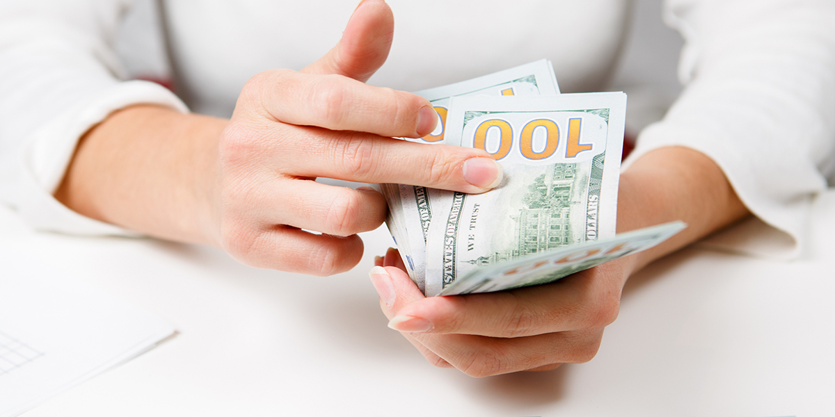 hands counting money